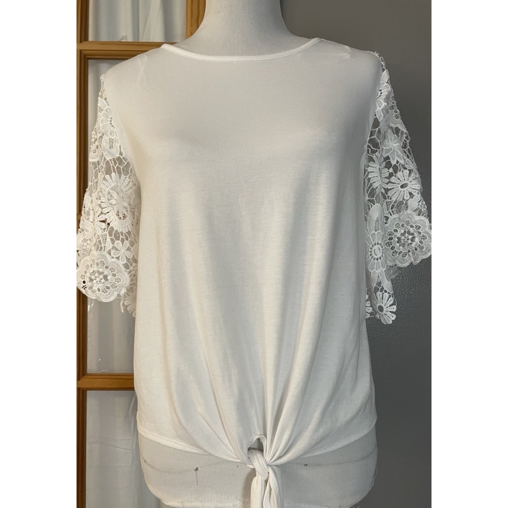 Thyme & Honey Pullover Top Sz S White Floral Embroidery Sleeve Feminine Modern